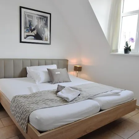 Pastori - Historische Lichtspielgasthaus * Weilmunster